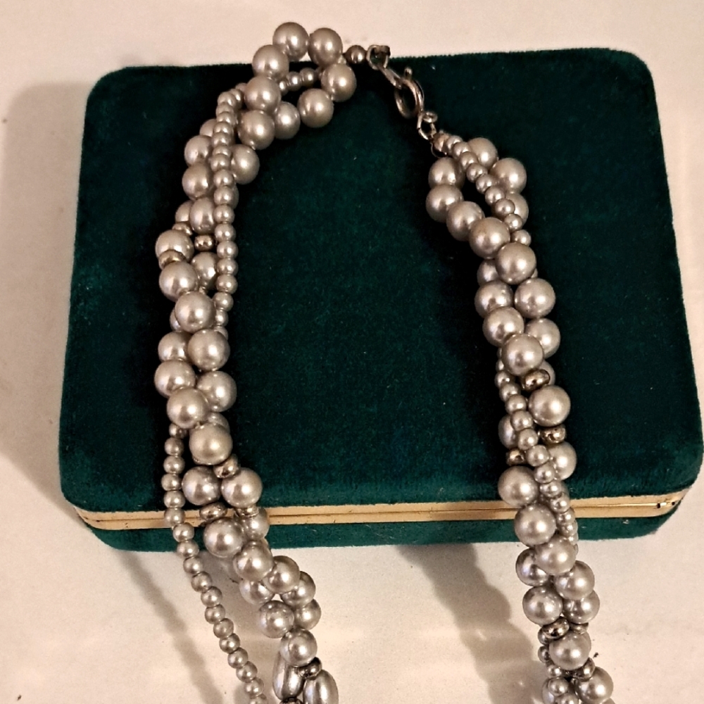 Elegant Grey Pearl Necklace